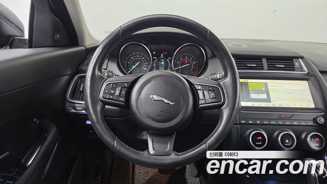 Jaguar E-PACE 2018 — photo 15