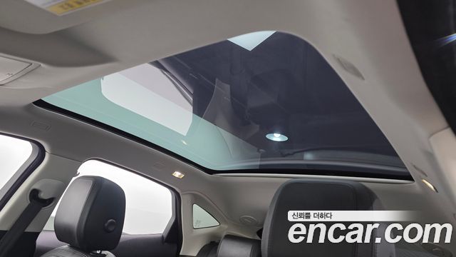 Jaguar E-PACE 2018 — photo 17