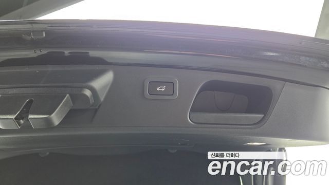 Jaguar E-PACE 2018 — photo 18