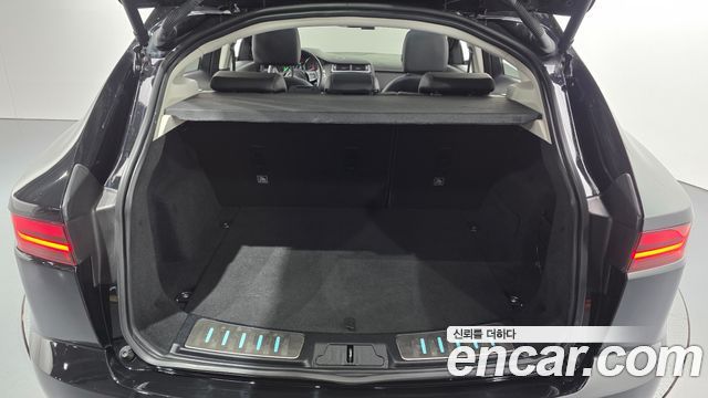Jaguar E-PACE 2018 — photo 19