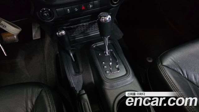 Jeep Wrangler 2017 — photo 12