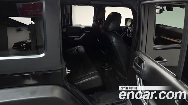Jeep Wrangler 2017 — photo 18