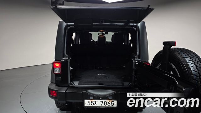 Jeep Wrangler 2017 — photo 26