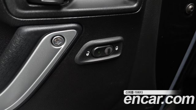 Jeep Wrangler 2017 — photo 27