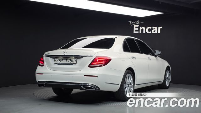 Mercedes-Benz E-Class 2018 — photo 2