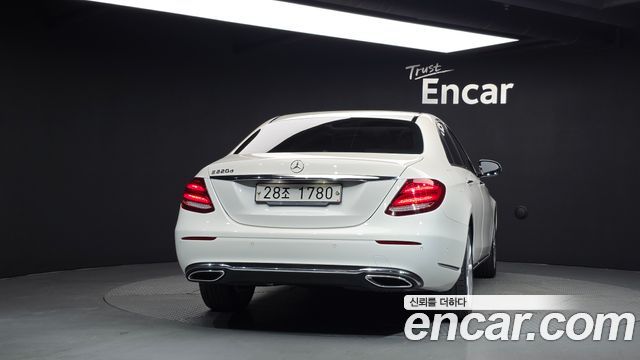 Mercedes-Benz E-Class 2018 — photo 4