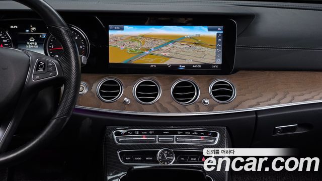 Mercedes-Benz E-Class 2018 — photo 14