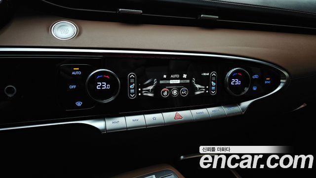 Genesis GV70 2021 — photo 24