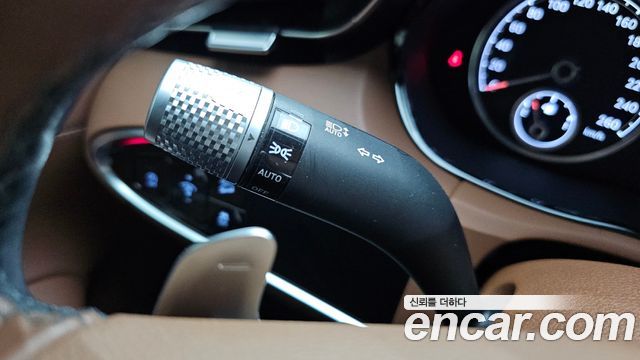 Genesis GV70 2021 — photo 27