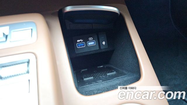 Genesis GV70 2021 — photo 29