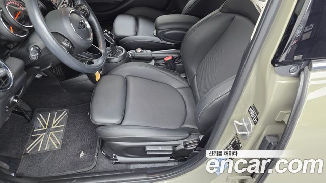 Mini Cooper 2020 — photo 24