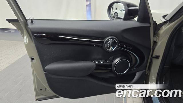 Mini Cooper 2020 — photo 14