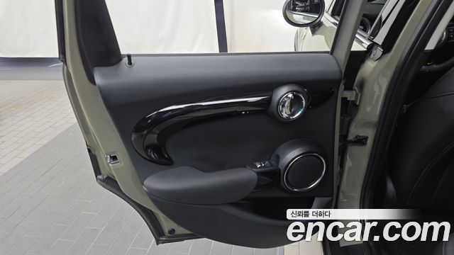 Mini Cooper 2020 — photo 15