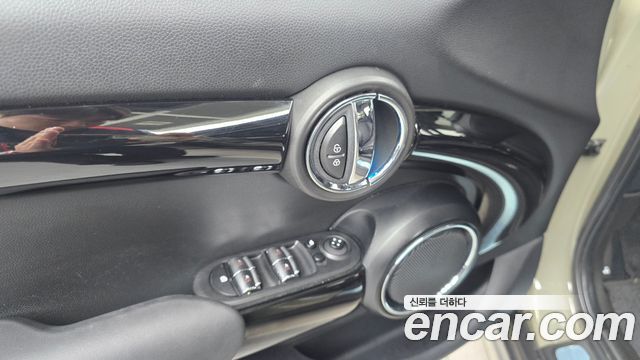 Mini Cooper 2020 — photo 28