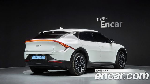 Kia EV6 2023 — photo 2