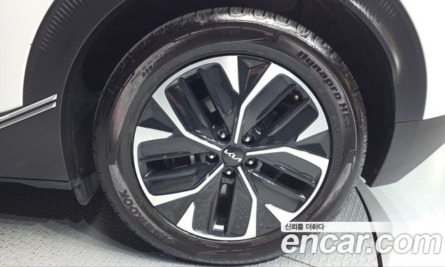 Kia EV6 2023 — photo 7