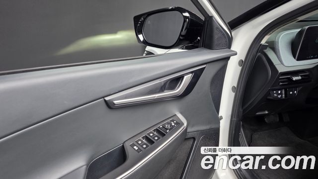 Kia EV6 2023 — photo 36