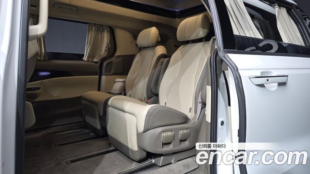 Kia Canival 2023 — photo 11