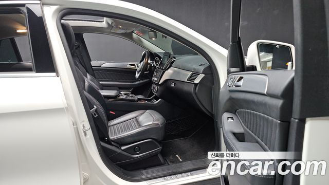 Mercedes-Benz GLE-Class 2017 — photo 17