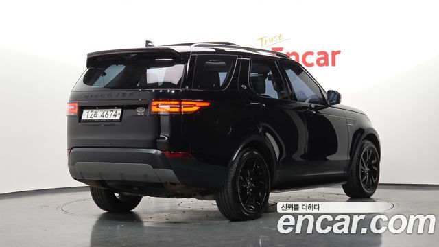 Land Rover Discovery 2018 — photo 2