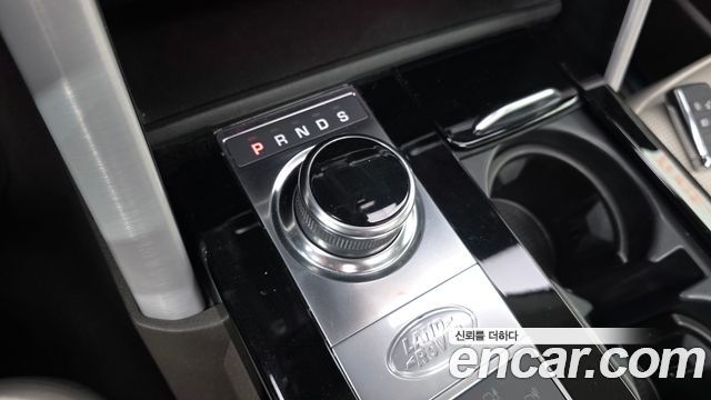 Land Rover Discovery 2018 — photo 12