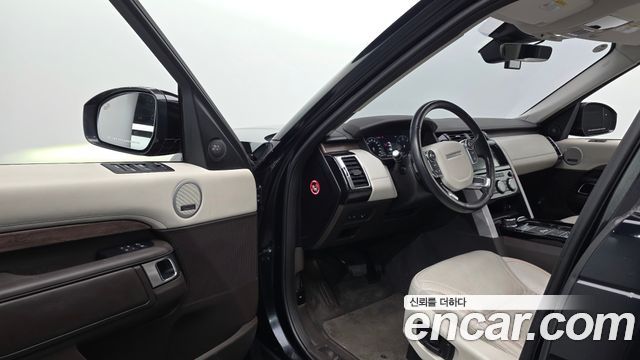 Land Rover Discovery 2018 — photo 13