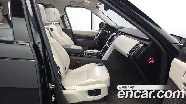 Land Rover Discovery 2018 — photo 17