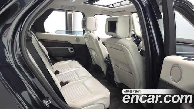 Land Rover Discovery 2018 — photo 18