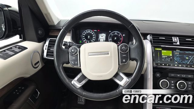 Land Rover Discovery 2018 — photo 19