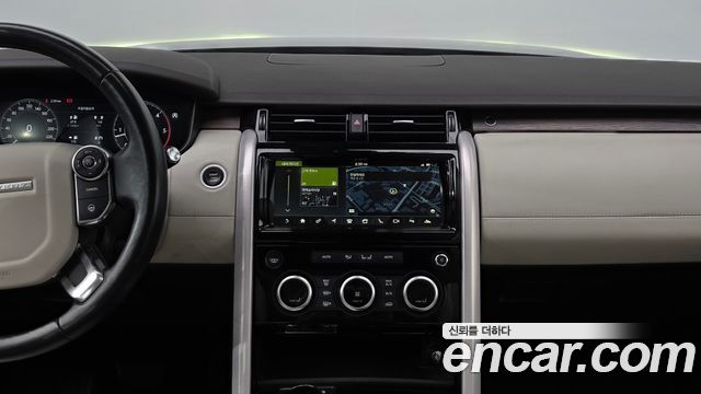 Land Rover Discovery 2018 — photo 20