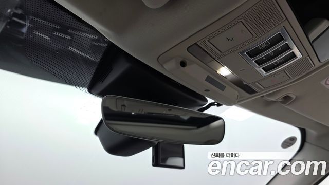Land Rover Discovery 2018 — photo 25