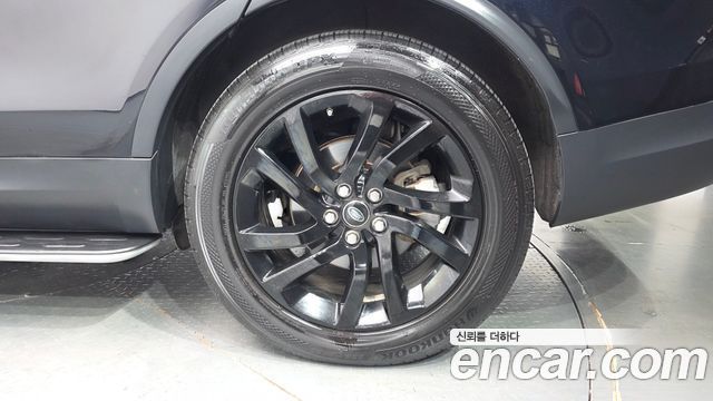 Land Rover Discovery 2018 — photo 7