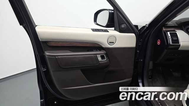 Land Rover Discovery 2018 — photo 14