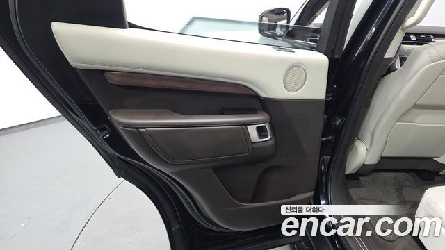 Land Rover Discovery 2018 — photo 15