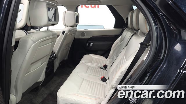 Land Rover Discovery 2018 — photo 16
