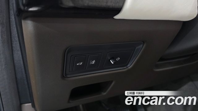 Land Rover Discovery 2018 — photo 27