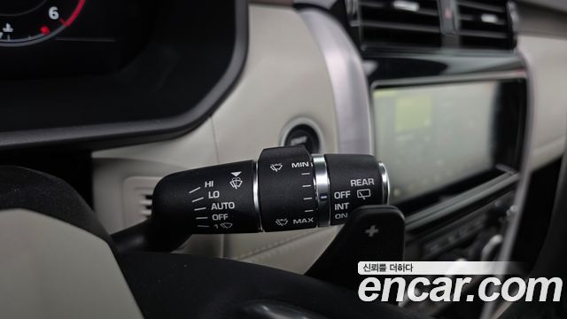 Land Rover Discovery 2018 — photo 28