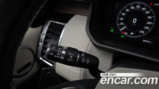 Land Rover Discovery 2018 — photo 30