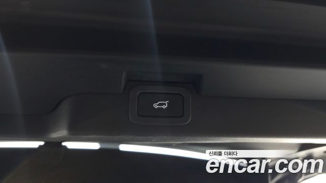 Land Rover Discovery 2018 — photo 31