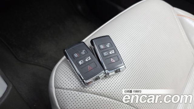 Land Rover Discovery 2018 — photo 33