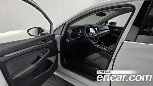 Volkswagen Golf 2023 — photo 13