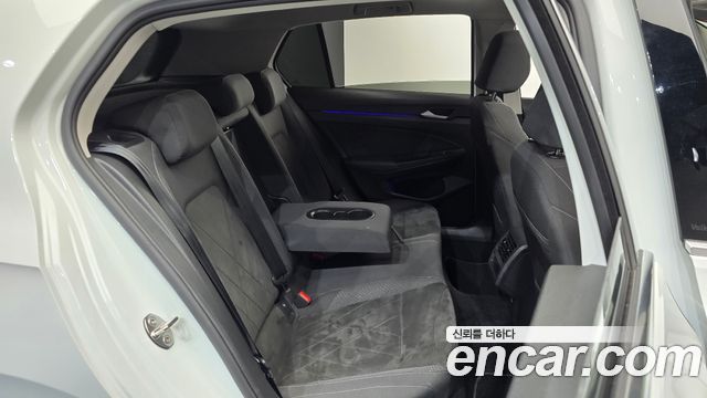 Volkswagen Golf 2023 — photo 17