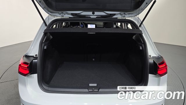 Volkswagen Golf 2023 — photo 26