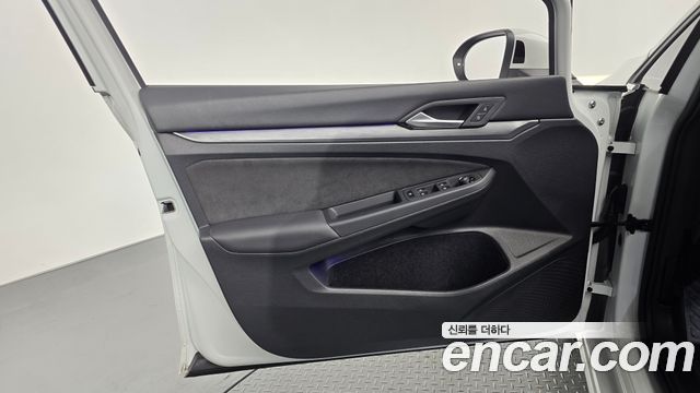 Volkswagen Golf 2023 — photo 14