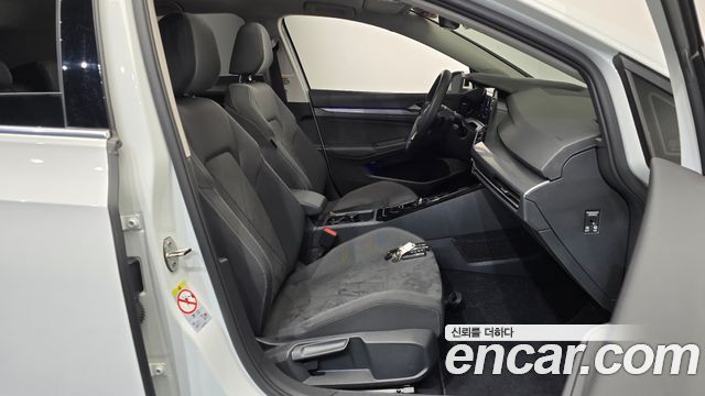 Volkswagen Golf 2023 — photo 16