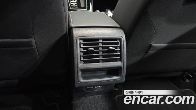 Volkswagen Golf 2023 — photo 32