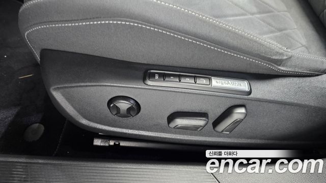 Volkswagen Golf 2023 — photo 34