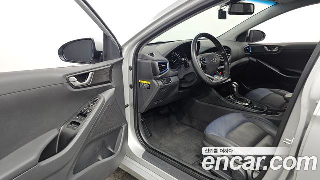 Hyundai Ioniq 2016 — photo 10