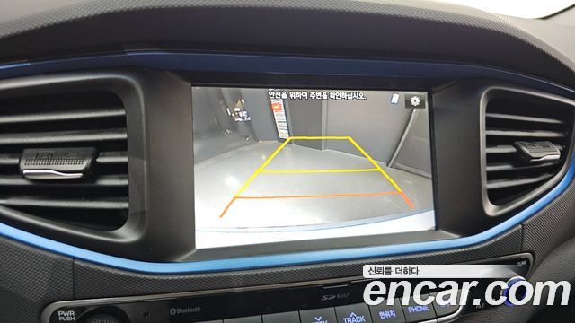 Hyundai Ioniq 2016 — photo 17