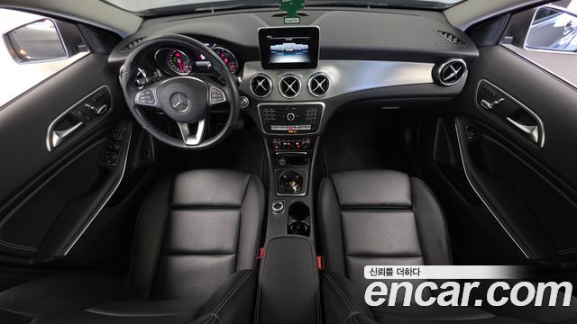Mercedes-Benz GLA-Class 2019 — photo 10